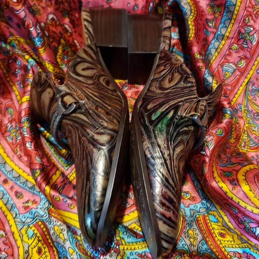 Patricia Nash Tooled Leather Slip On Women's Size 8.5 Shoes - Picture 3 of 4